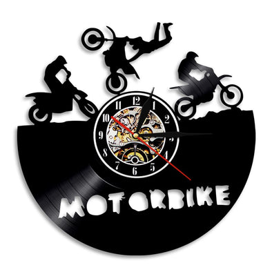 Horloge circuit avec moto qui font le tour